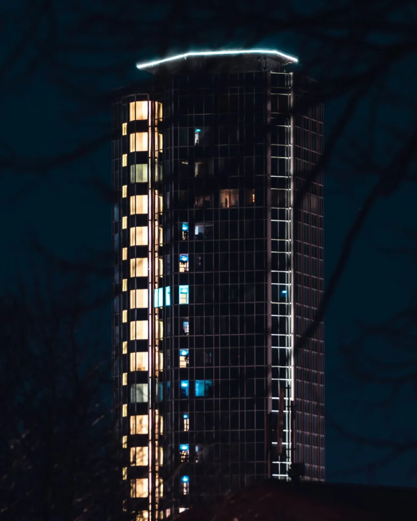 Arhitectură modernă, oraș noaptea | GetVizual