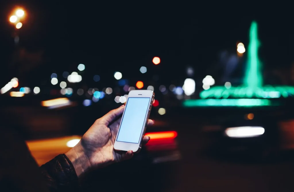 Căutare locală pe telefon, noaptea | GetVizual